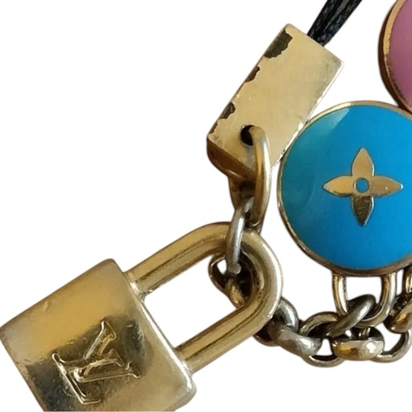 Blue Louis Vuitton charm with necklace (authentic) - Picture 3 of 8